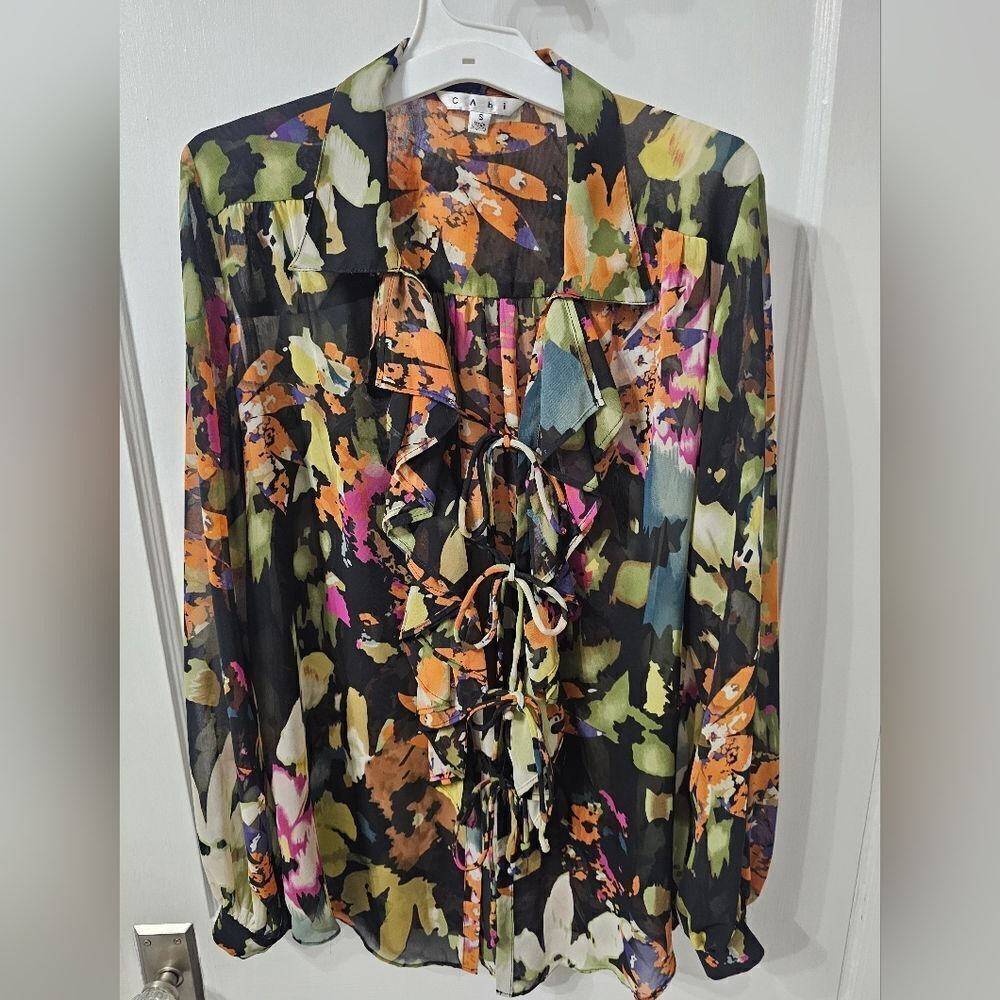 CAbi Ruffle Tie Front Blouse Size Small